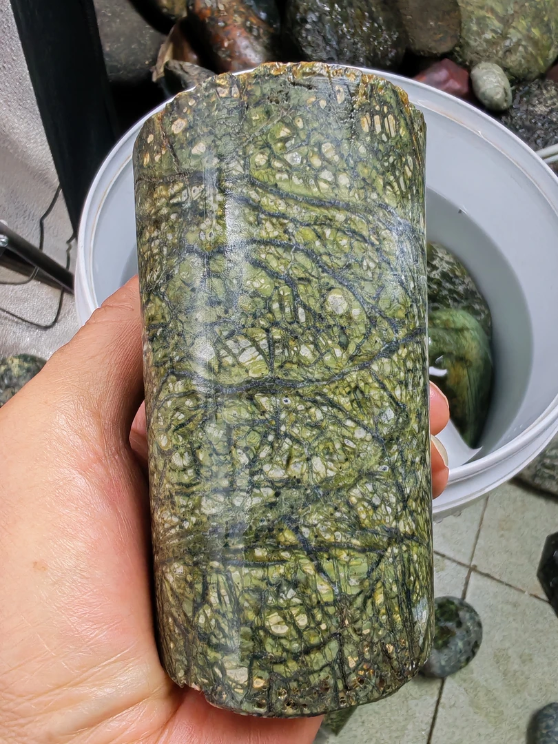 藏宝陨玉药王石加工工艺品