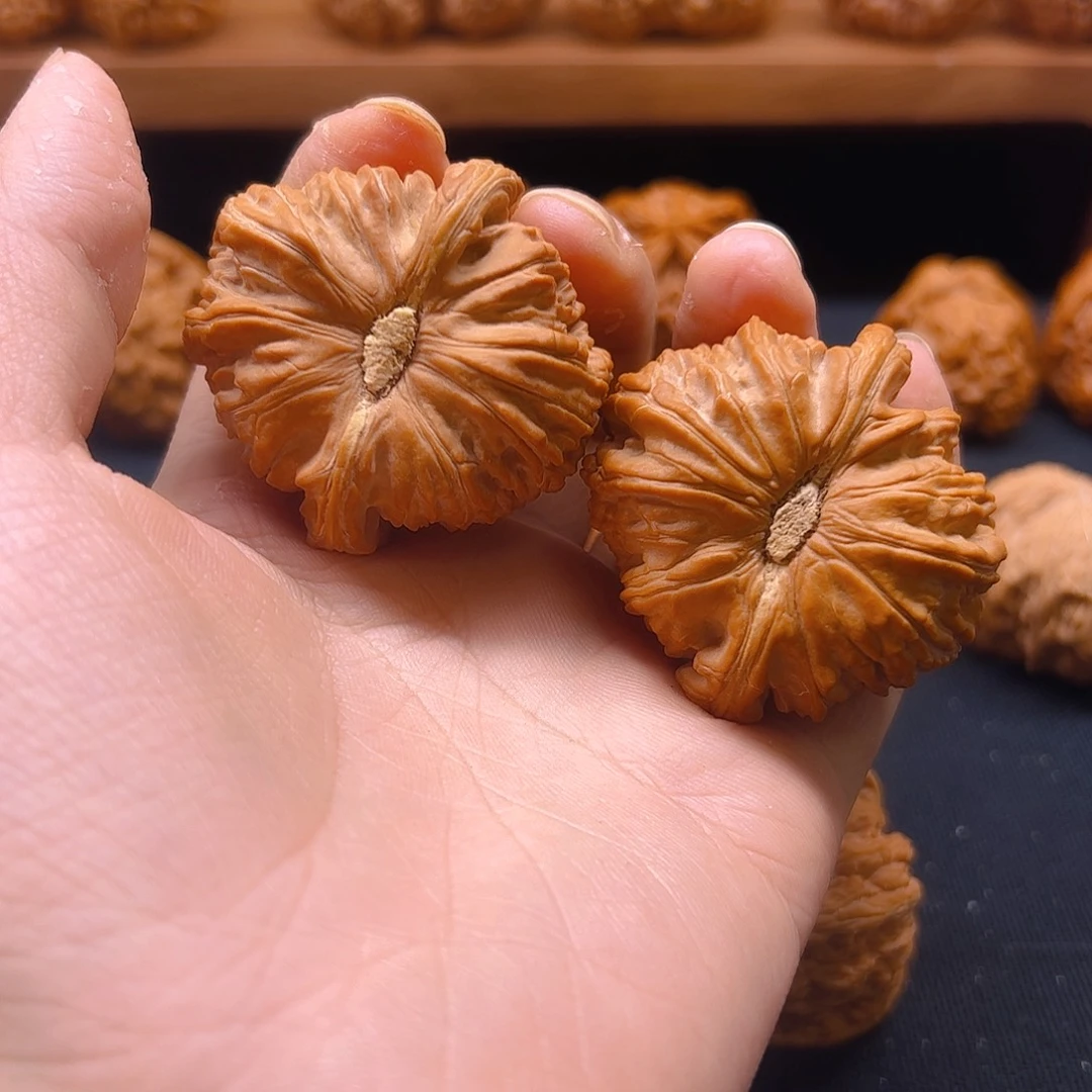 椒***家把件核桃球白46全品