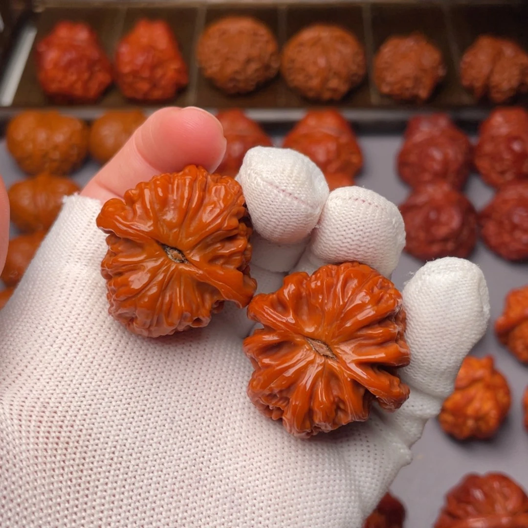 文玩核桃把件乌*拉白狮子34