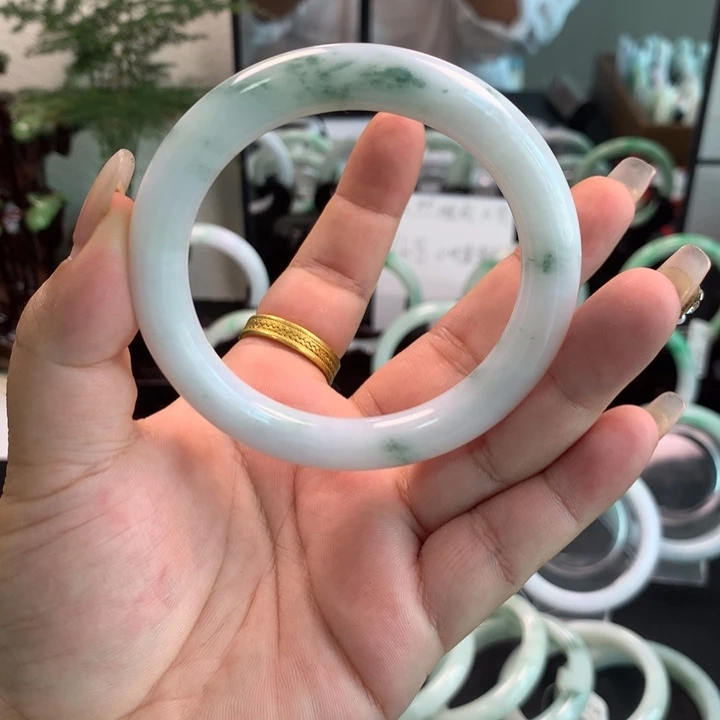 s***翡翠未镶嵌手镯天然缅甸翡翠手镯a货