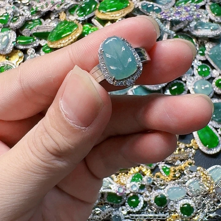 翡翠颈饰未镶嵌天然A货翡翠放漏