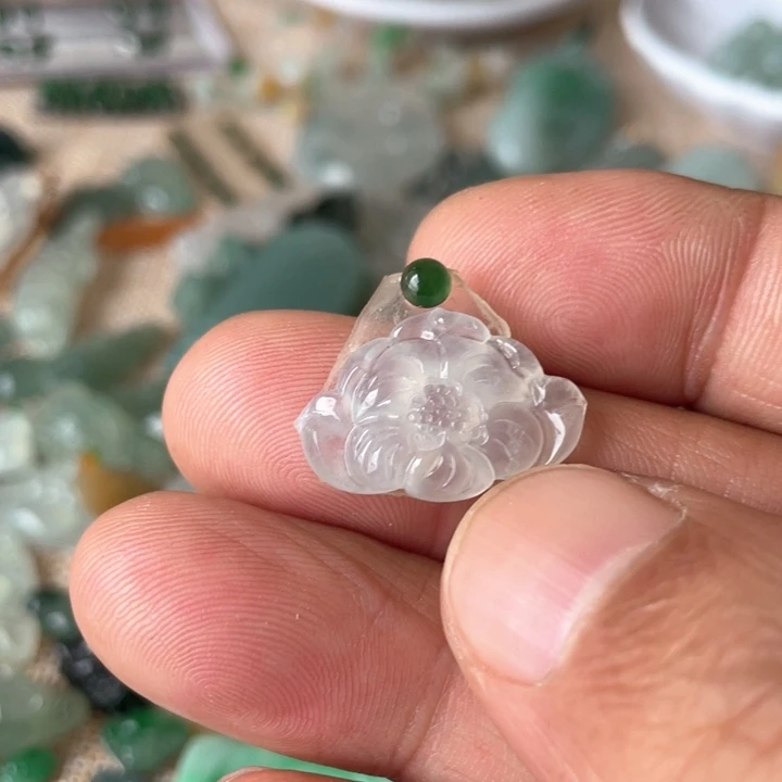 翡翠未镶嵌颈饰38