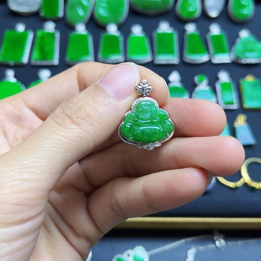 翡翠18K金镶嵌颈饰