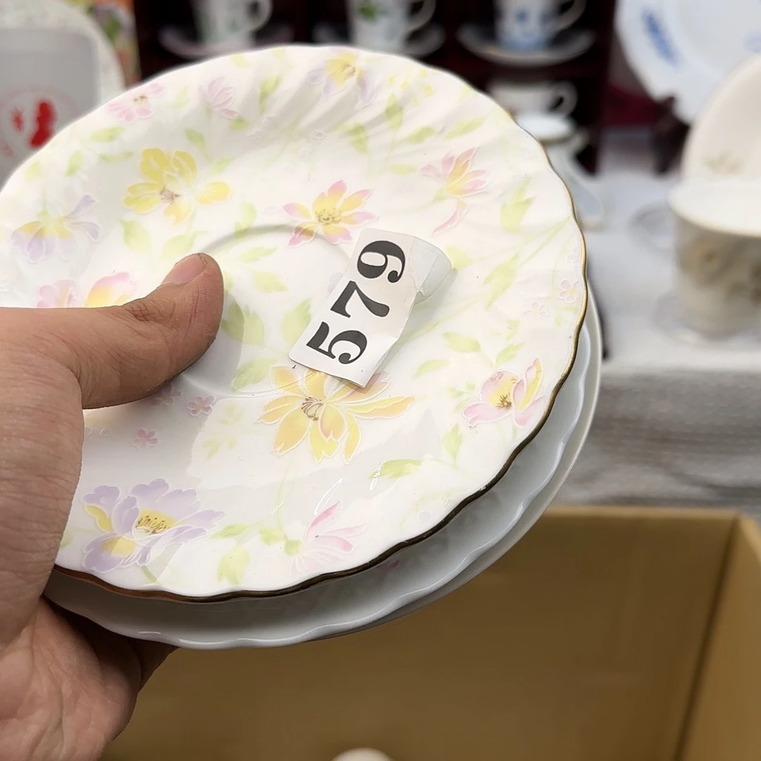 茶盏哈****喵我的小姐姐们都是我的小可爱们都是