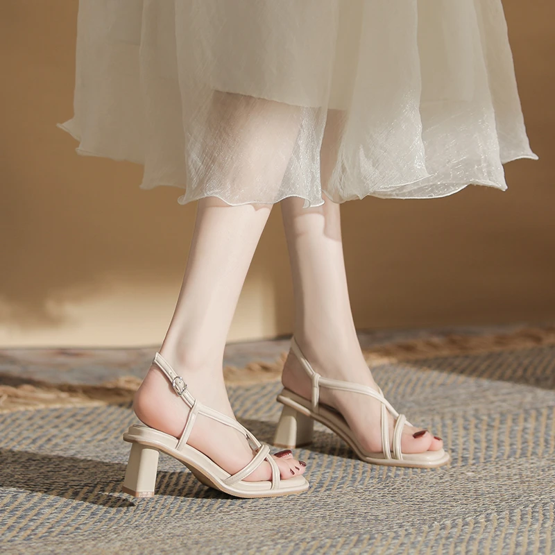 方头高跟鞋女时装凉鞋2025新款仙女风夏季交叉扣带配裙子罗马凉鞋