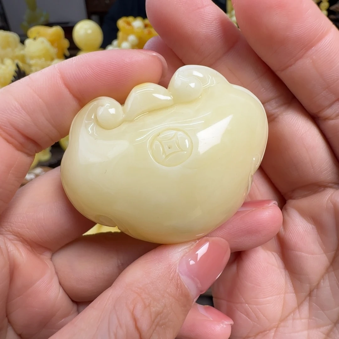 蜜蜡未镶嵌珠宝奇石
