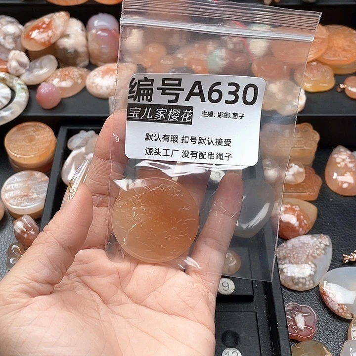 合金颈饰玛瑙/玉髓笑***哈