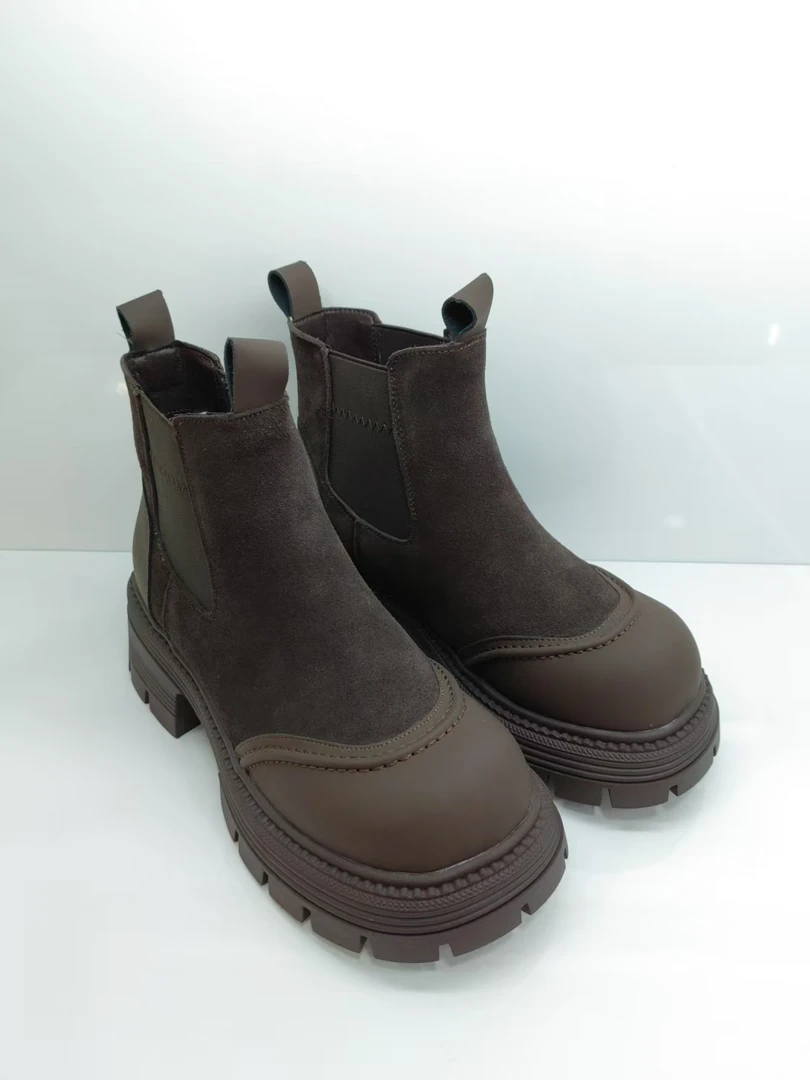 新款气质休闲百搭女士[大棉]马丁靴A/ZDD/1101-022