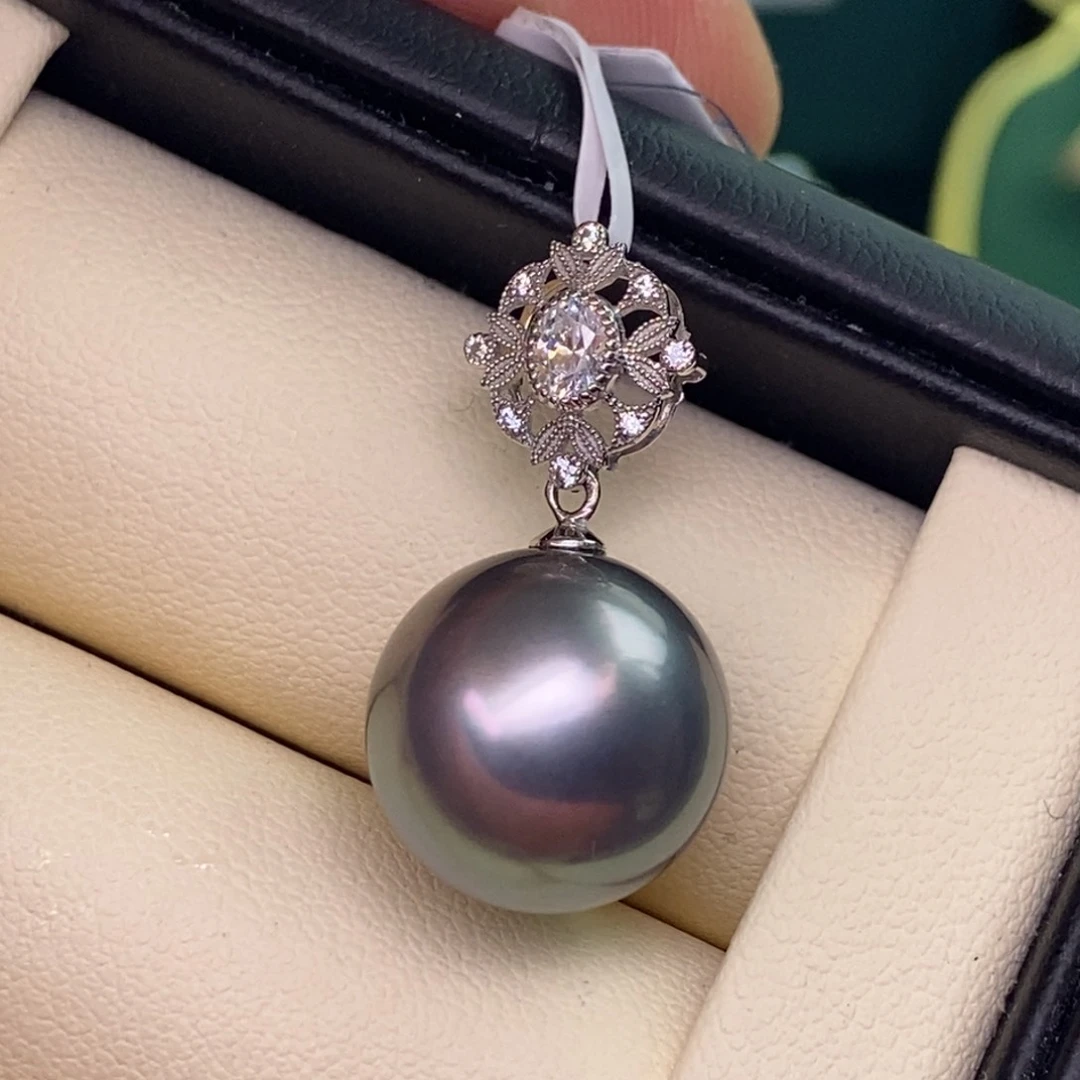 颈饰18K金镶嵌海水珍珠