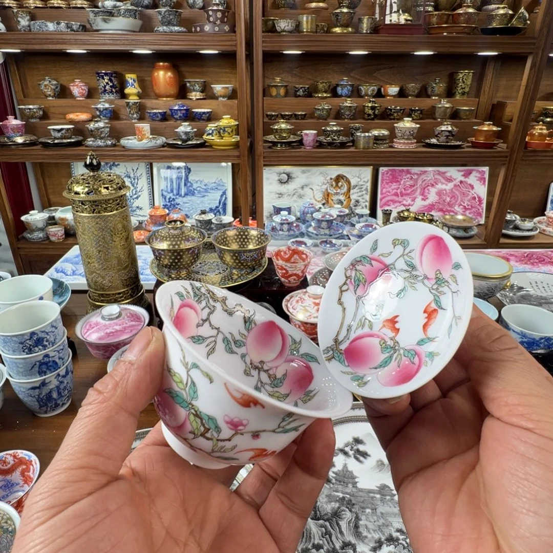 粉彩十八桃子盖碗