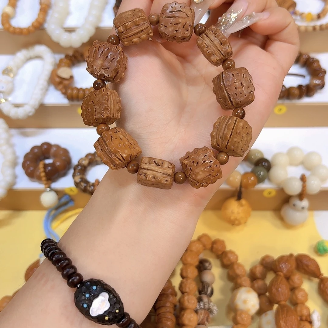 星月菩提吊坠桃核饼干