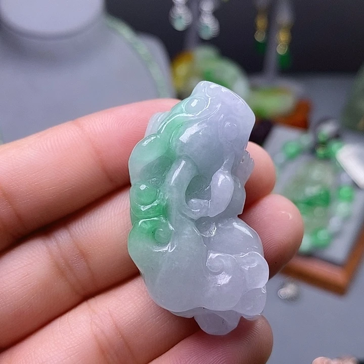 翡翠未镶嵌吊坠(赠链)