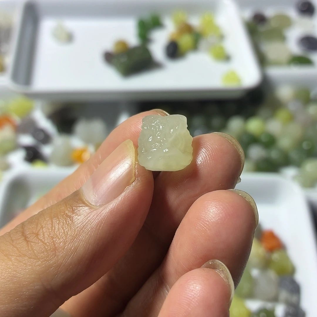 1***倩和田玉未镶嵌颈饰