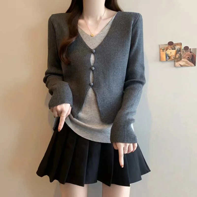 大码女装遮肚子假两件V领毛衣针织衫女秋冬胖mm内搭显瘦拼接上衣