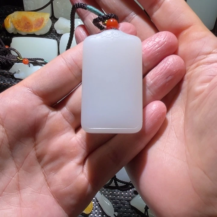 鑫***缘和田玉未镶嵌颈饰