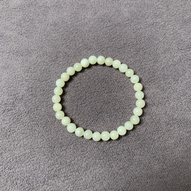 和田玉青白玉手串一条有瑕疵