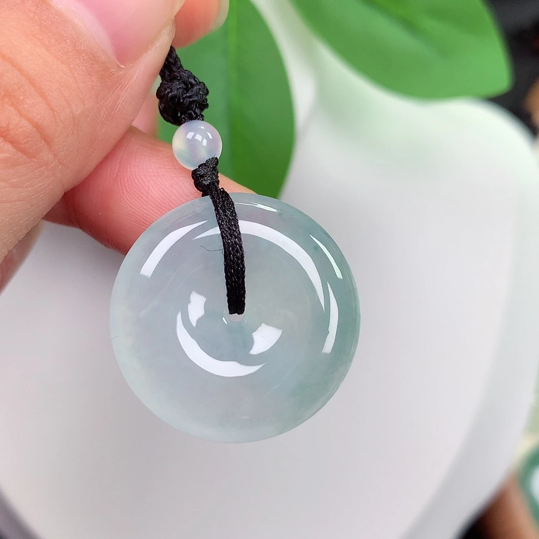 颈饰未镶嵌翡翠平安扣
