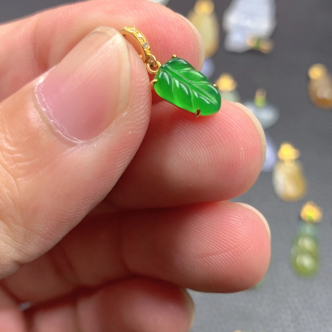 【闪购商品】颈饰18K金镶嵌翡翠翡翠
