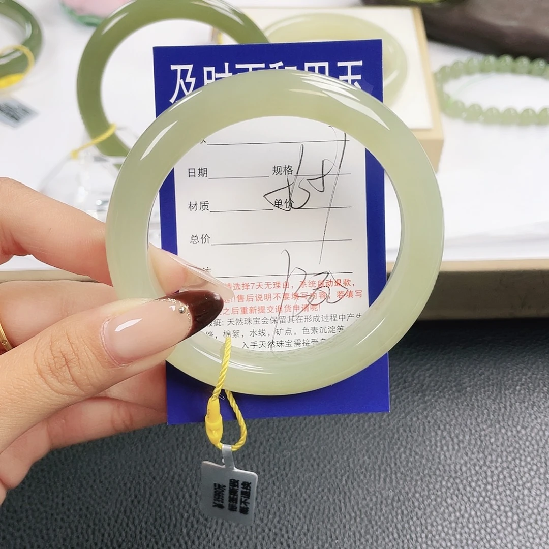 和田玉未镶嵌手镯