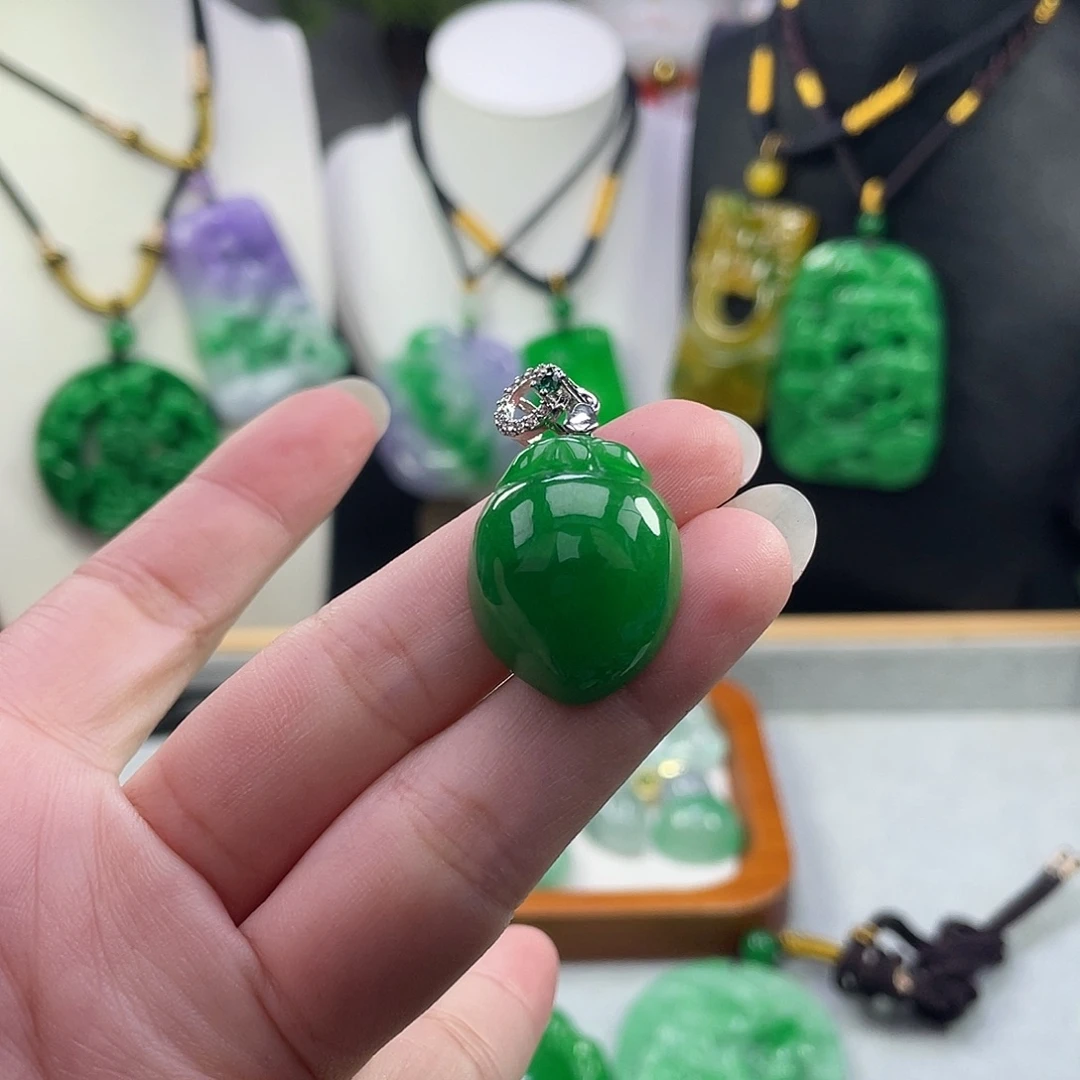 吊坠(赠链)未镶嵌翡翠