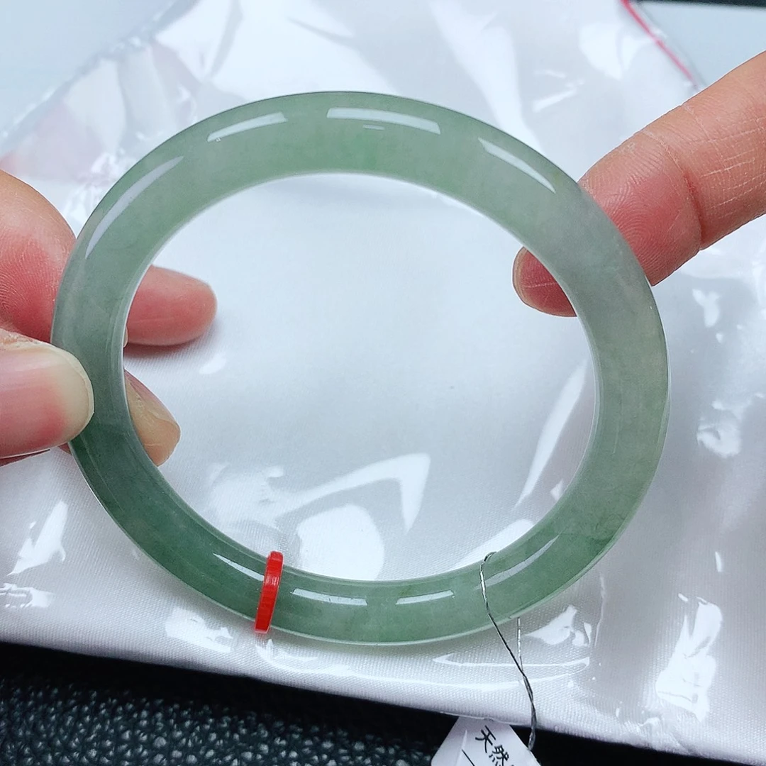翡翠手镯未镶嵌55圈