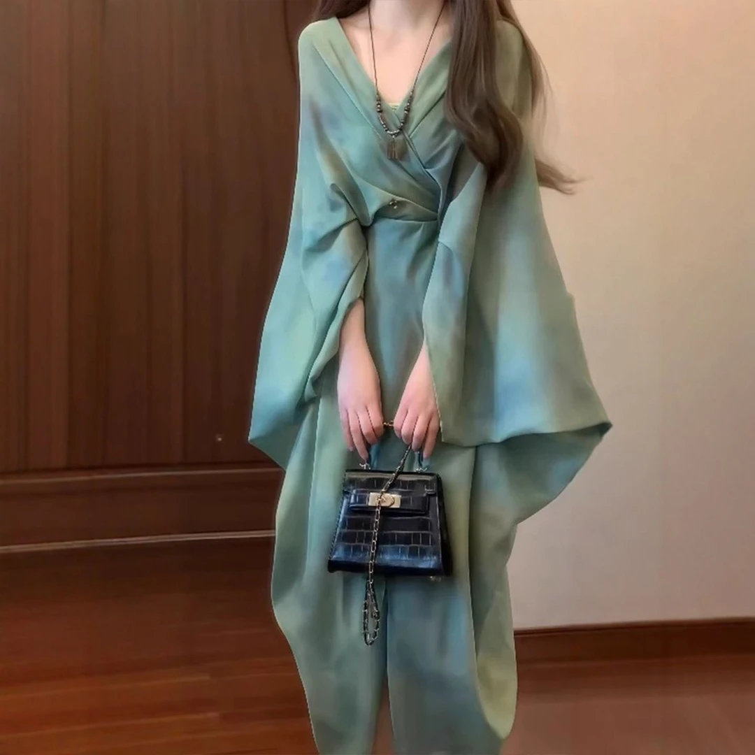 法式独特绿色V领连衣裙女春季大码胖mm高级设计感气质中长款裙子