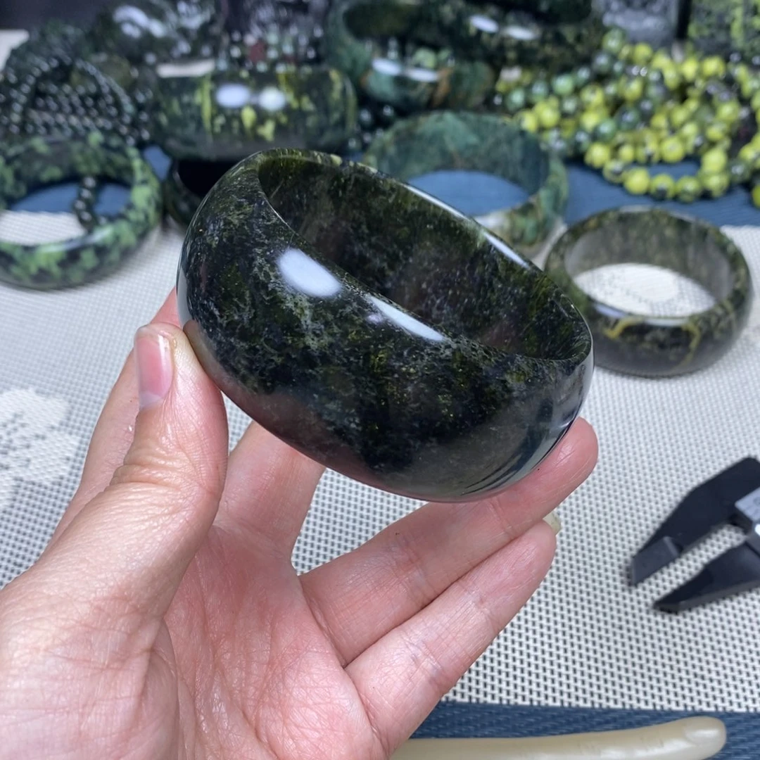 *****蛇纹石玉未镶嵌手镯