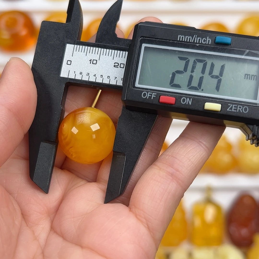 安***呢蜜蜡未镶嵌颈饰4.7克