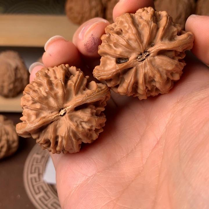 往***矣大叶紫檀（黑酸枝木类）无明