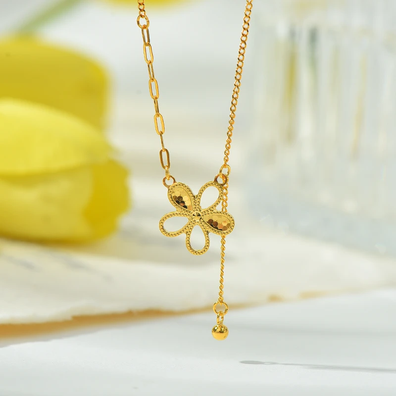 坠链均足银 足银桃花朵朵套链金色时尚