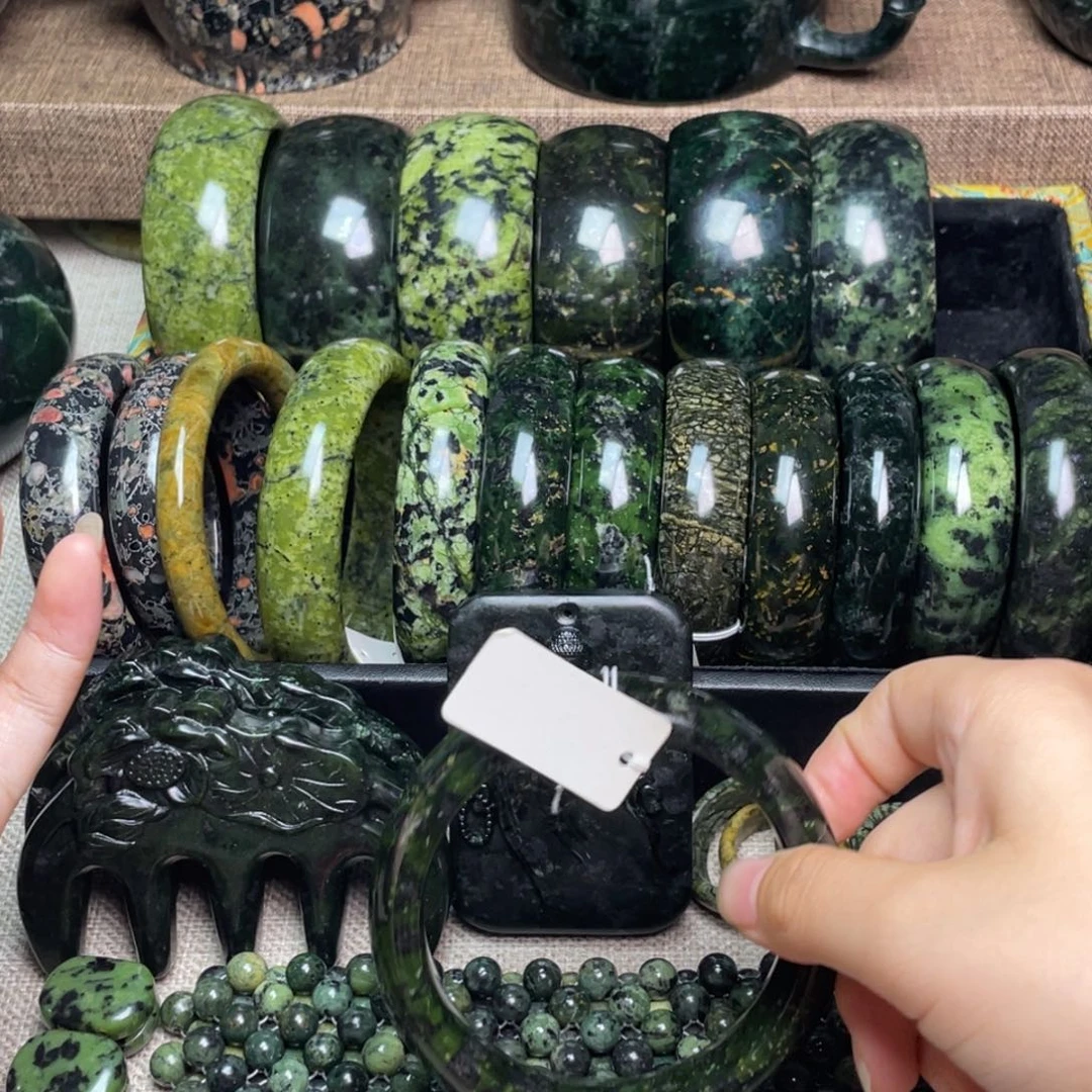 用***7未镶嵌蛇纹石玉手链