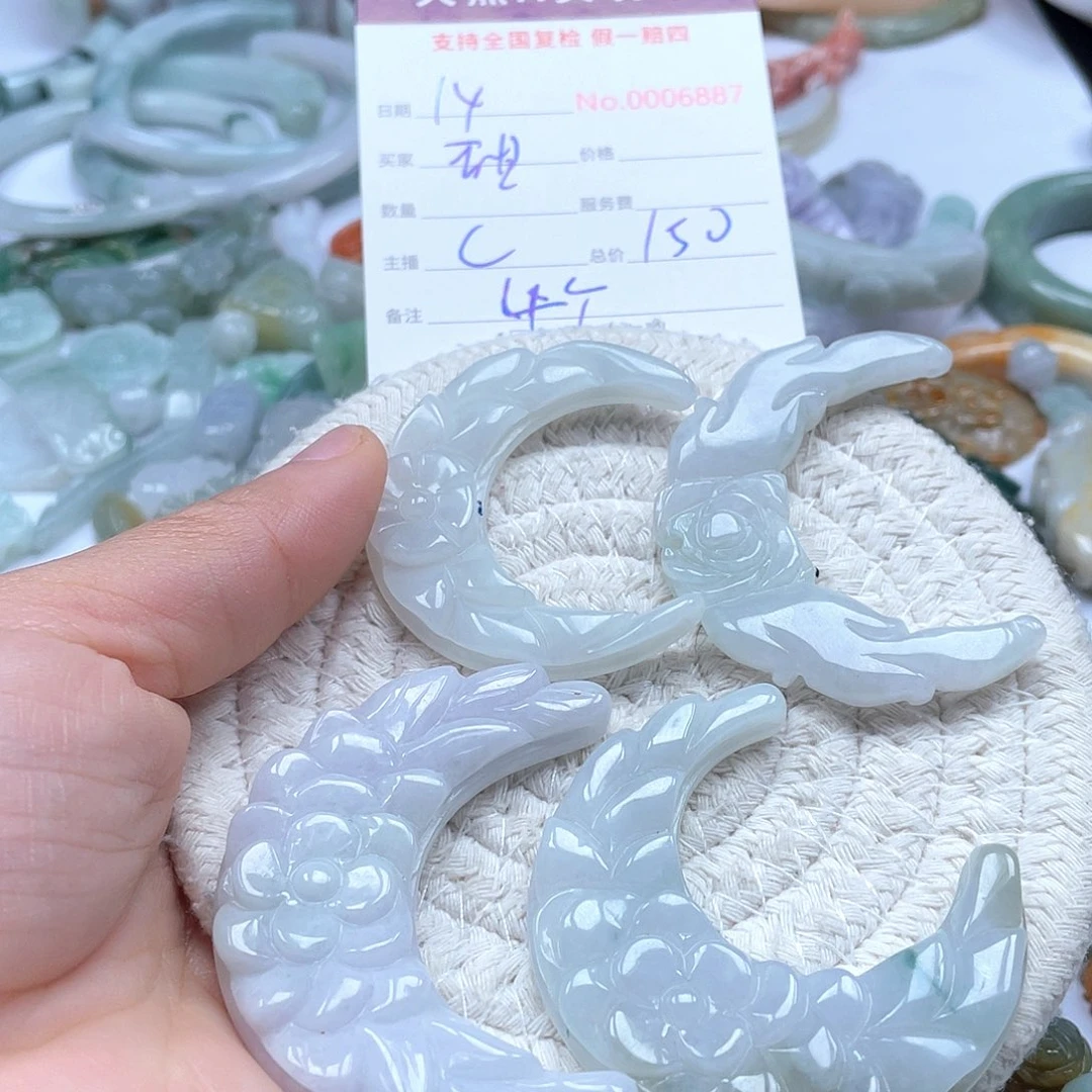 颈饰未镶嵌翡翠?**酱