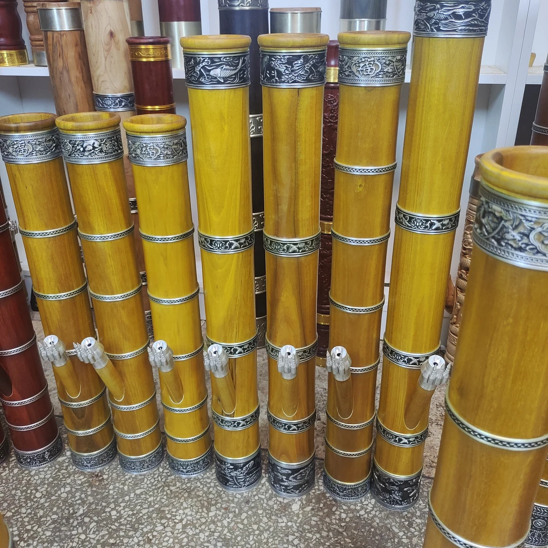 中号金丝楠木普料水烟筒 高：65 内口：6 外口：8