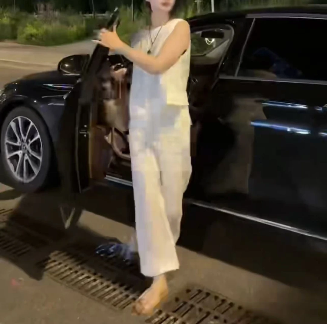 夏季新纯色洋气减龄无袖宽松上衣阔腿裤潮