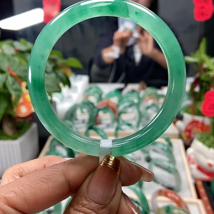 石英质玉手镯未镶嵌凌*