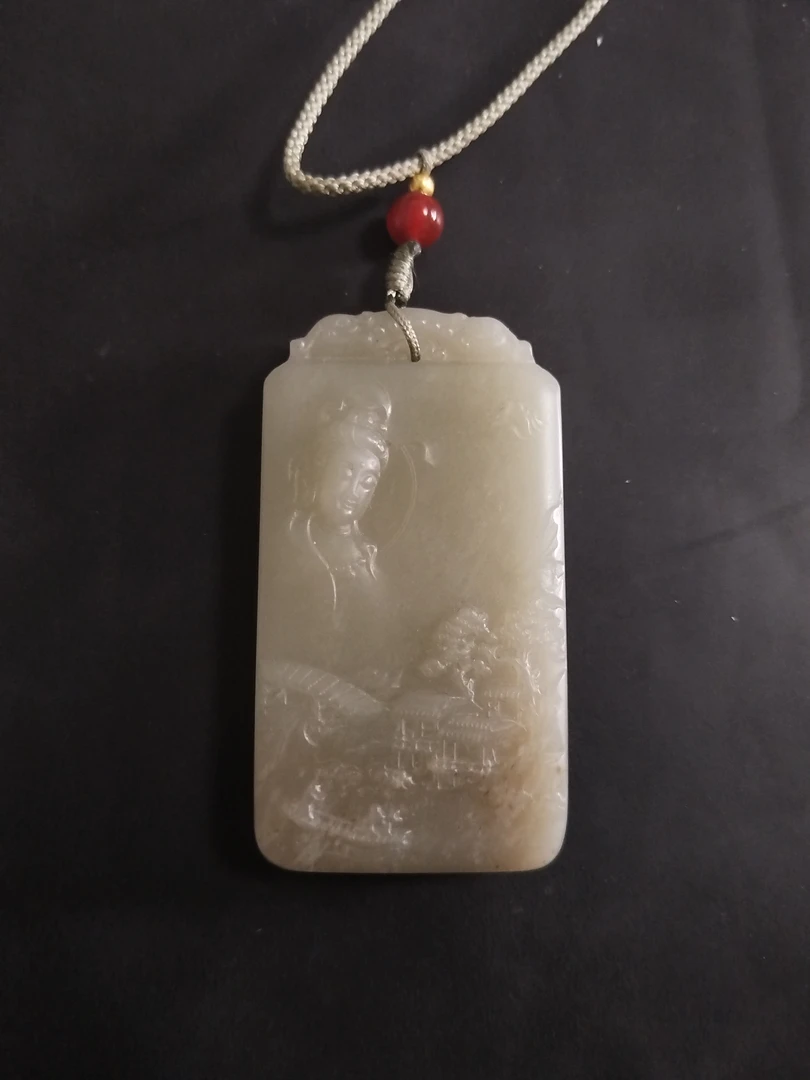 新疆和田玉吊坠.