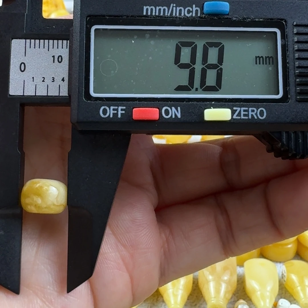 蜜蜡未镶嵌裸石15杂