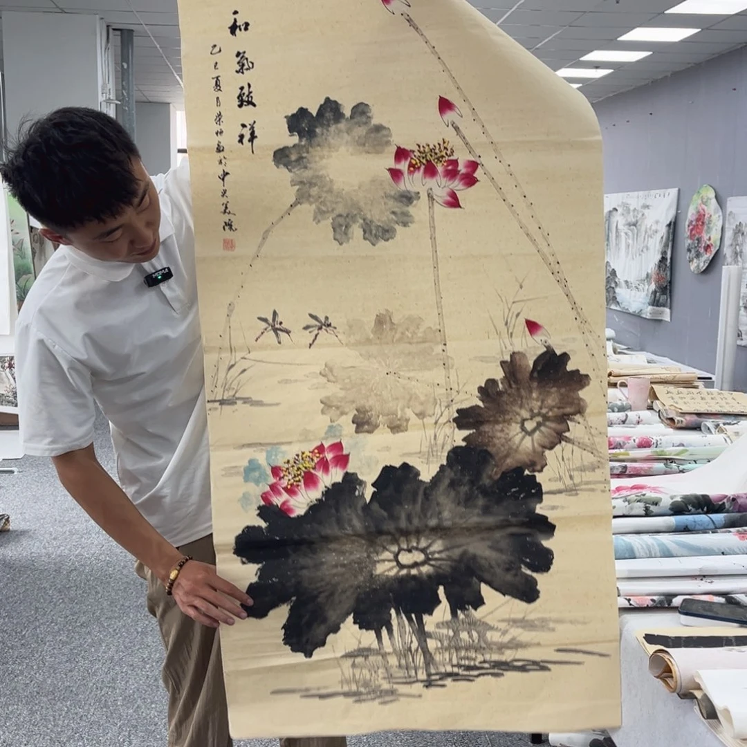 国画卖字画的小男孩