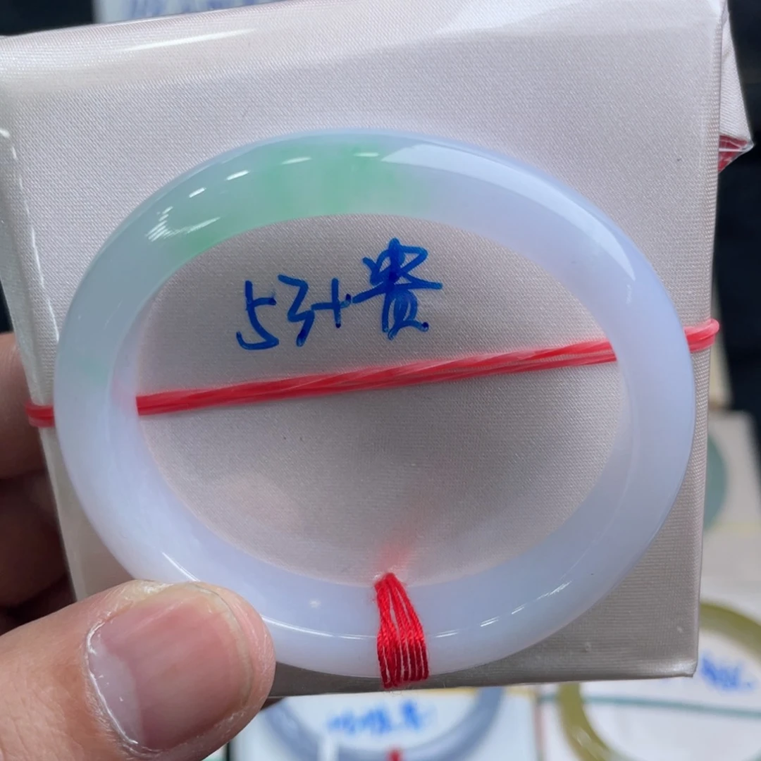 翡翠手镯未镶嵌翡翠手镯