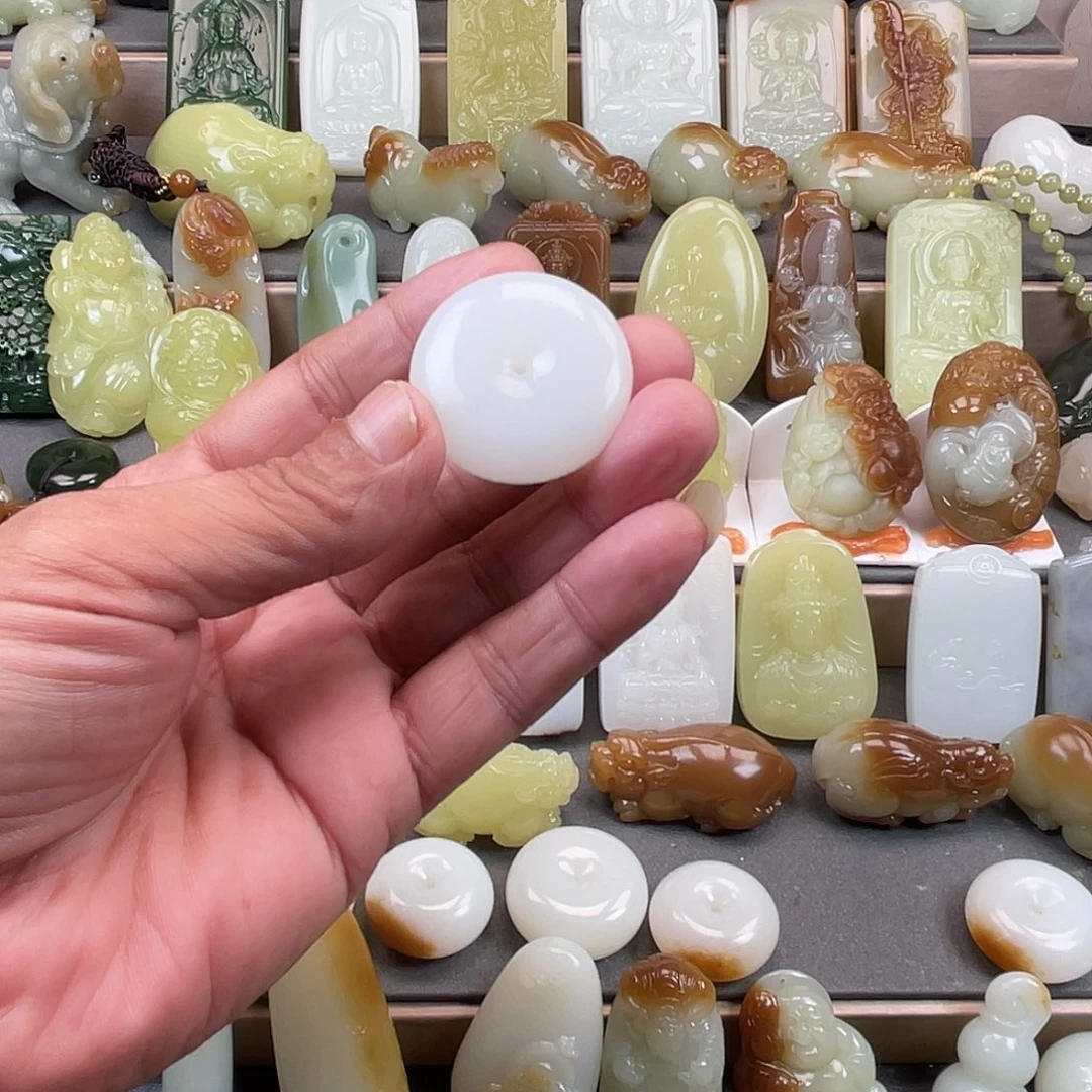 禹***西颈饰未镶嵌和田玉