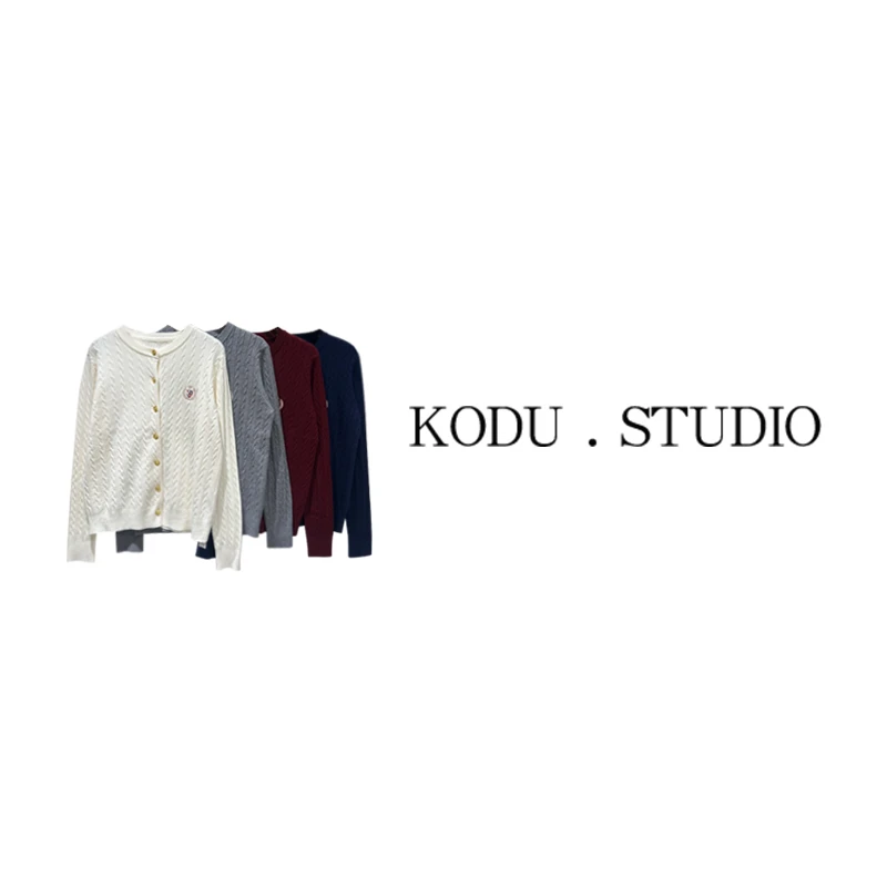 YI【刻度KODU】FD-4011秋冬经典时尚气质百搭徽标圆领麻花开衫毛衣