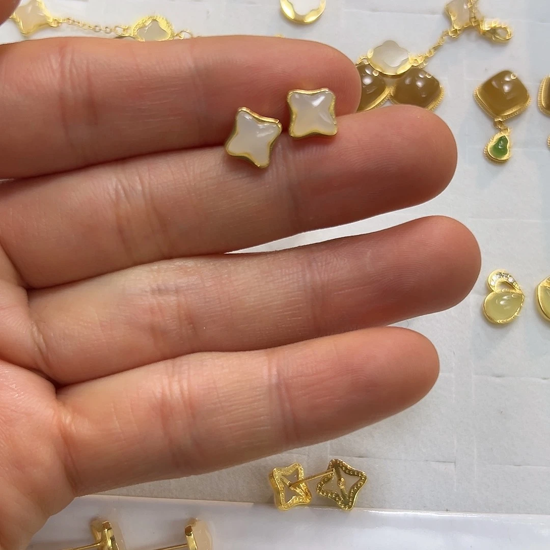 和田玉耳钉颜色多样性发货拍一发一银S925镶嵌感*