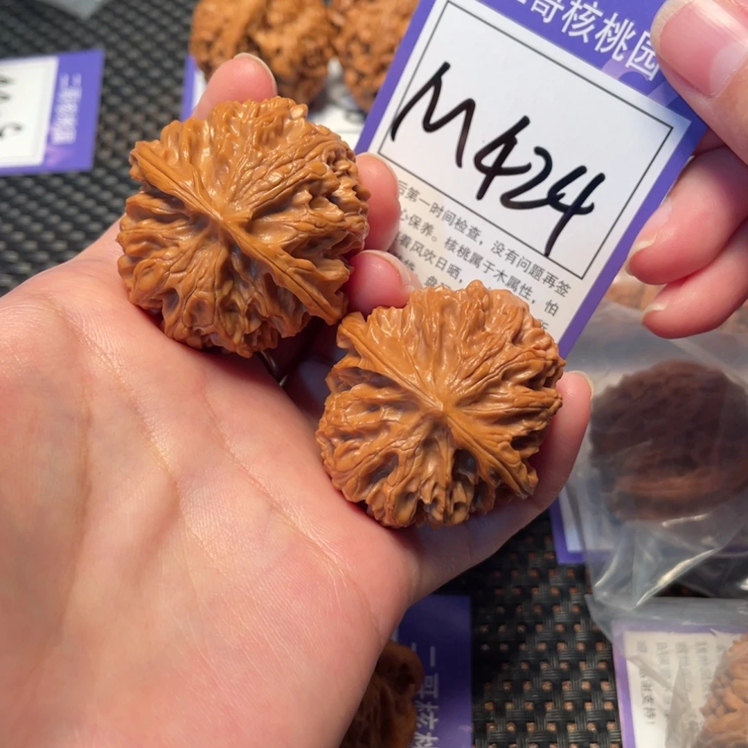 文玩核桃把件M424号苹果园41