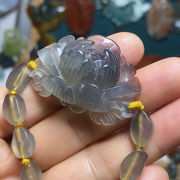 蛇纹石玉未镶嵌颈饰