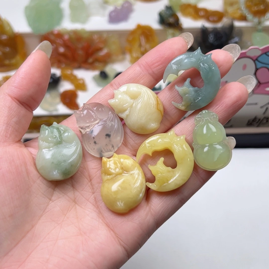 刀***熊蛇纹石玉未镶嵌颈饰