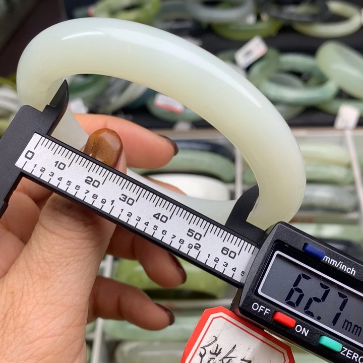 蛇纹石玉未镶嵌手镯488