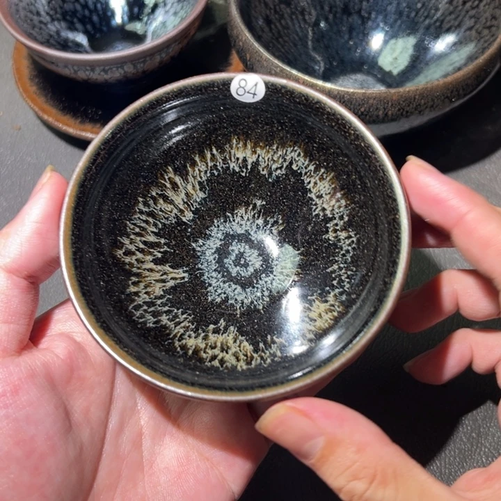 茶盏好想和她谈甜甜