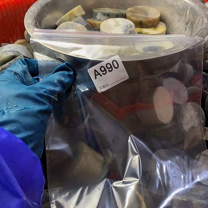 蛇纹石玉珠宝半成品未镶嵌蜉*。