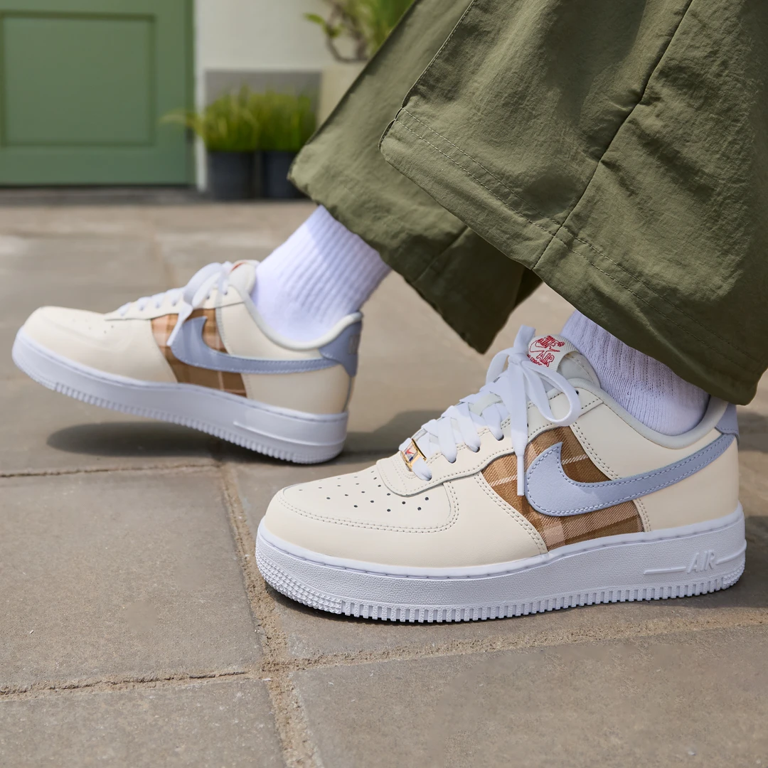 耐克空军一号女子学院风格纹运动鞋透气Nike Air Force 1 IH7352