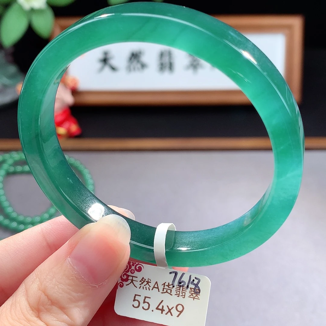 未镶嵌手镯（圆镯）翡翠